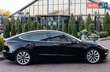 Седан Tesla Model 3 2018 в Стрию