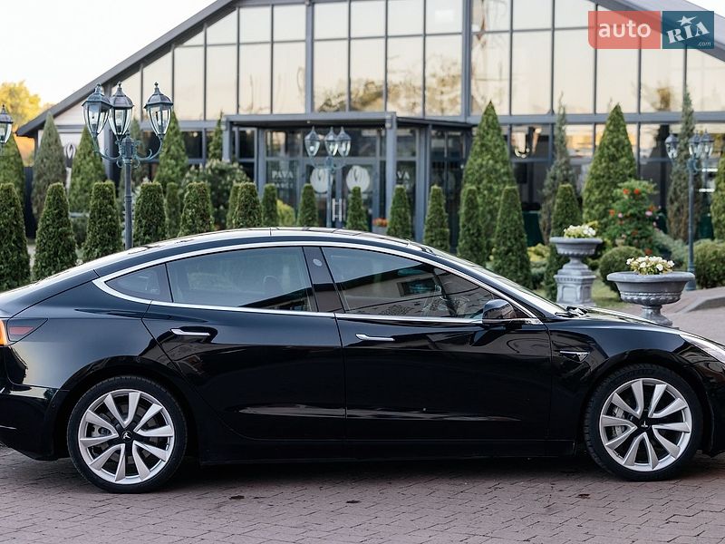 Седан Tesla Model 3 2018 в Стрию