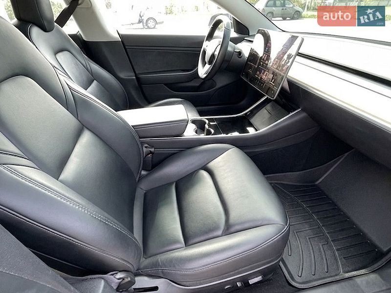 Седан Tesla Model 3 2019 в Одессе