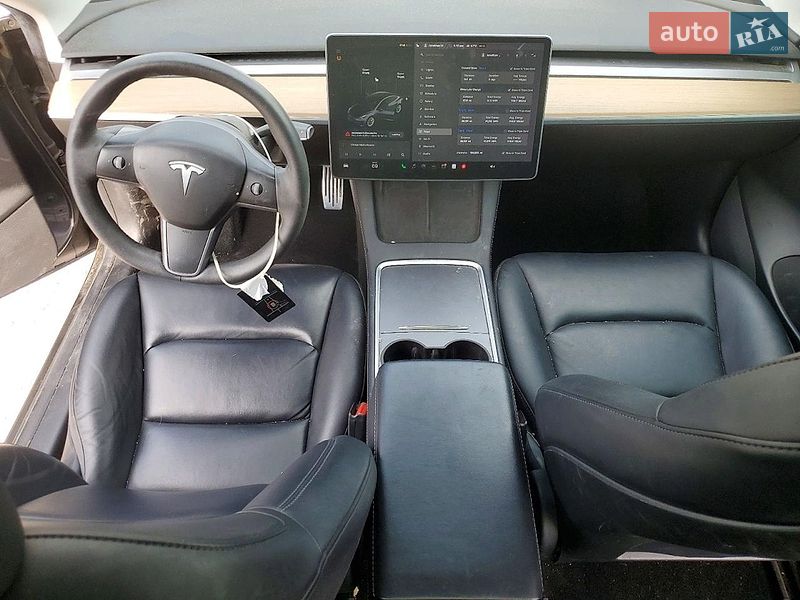 Седан Tesla Model 3 2021 в Львове