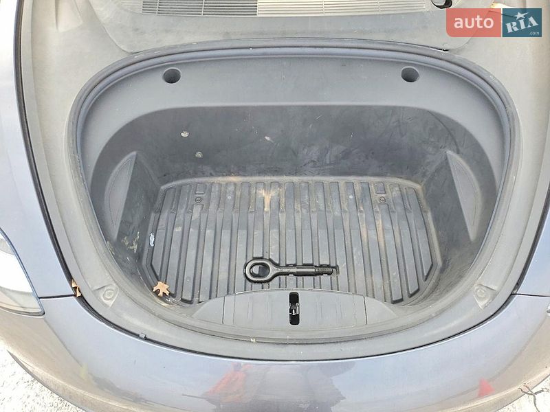 Седан Tesla Model 3 2021 в Львове