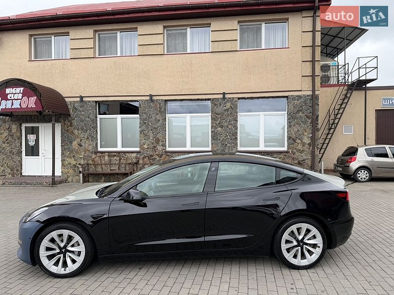 Седан Tesla Model 3 2021 в Володимирі