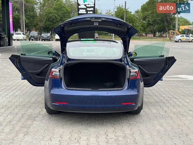 Седан Tesla Model 3 2021 в Одесі