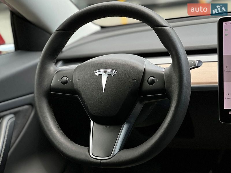 Седан Tesla Model 3 2019 в Львове
