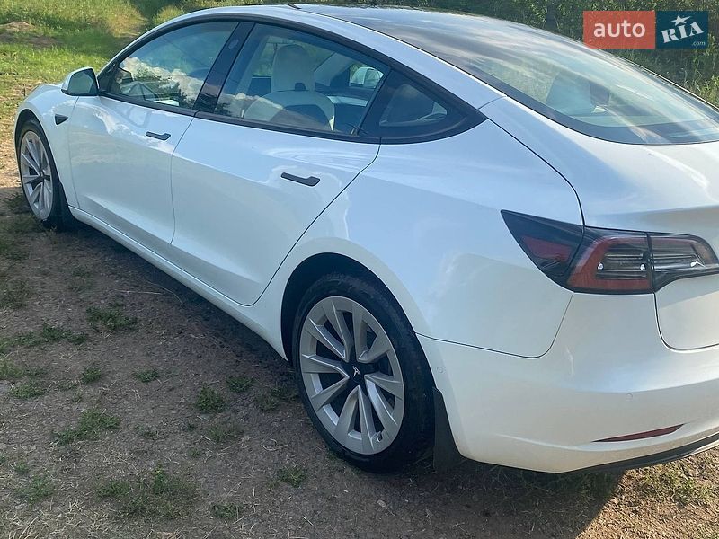 Седан Tesla Model 3 2022 в Кривому Розі
