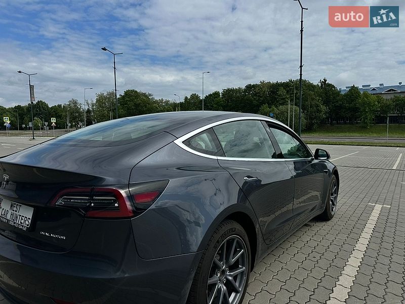 Седан Tesla Model 3 2018 в Львові