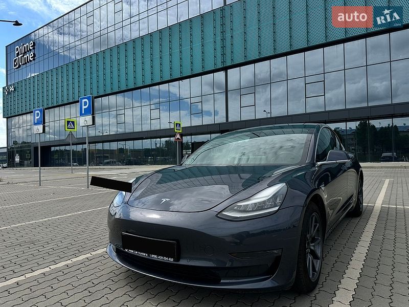 Седан Tesla Model 3 2018 в Львові