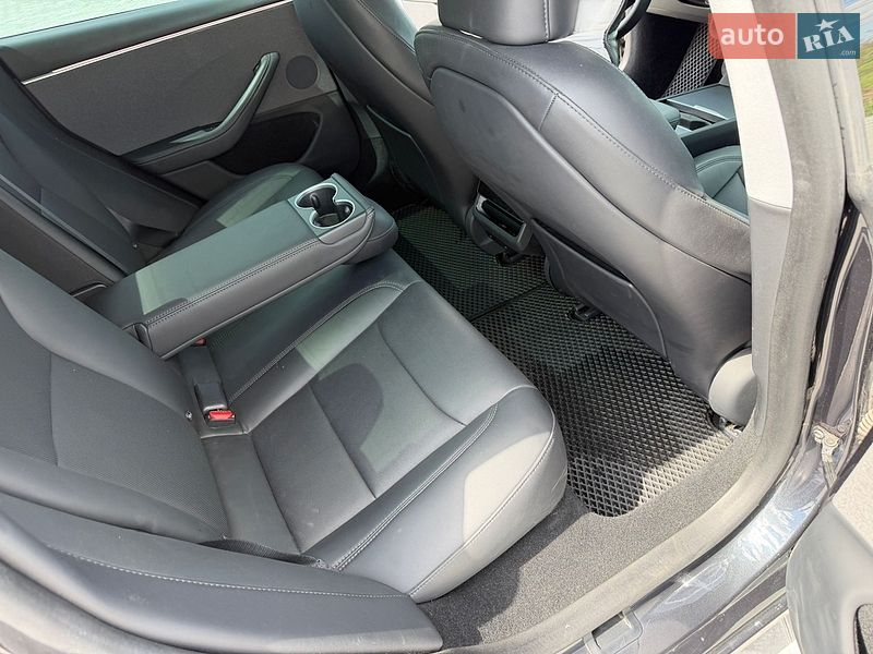 Седан Tesla Model 3 2024 в Золочеве