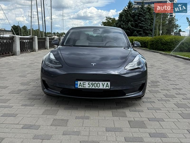 Седан Tesla Model 3 2021 в Дніпрі