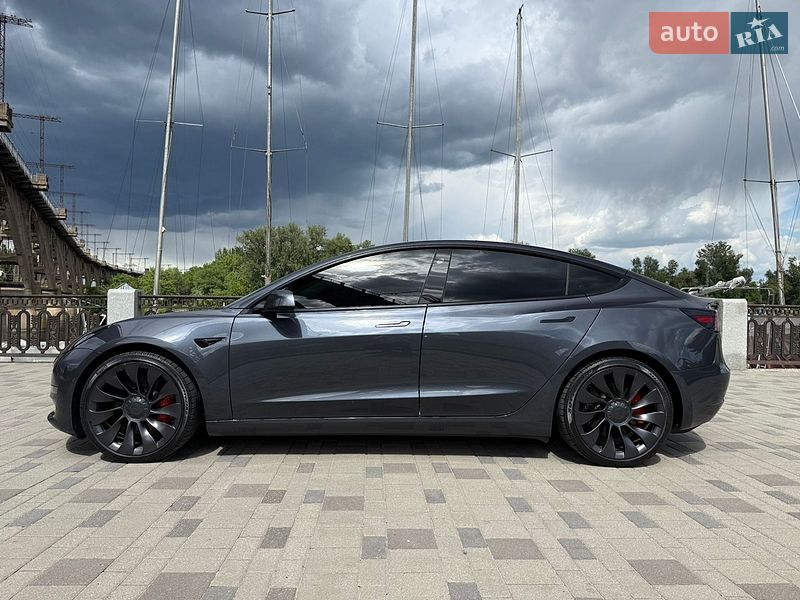 Седан Tesla Model 3 2021 в Дніпрі