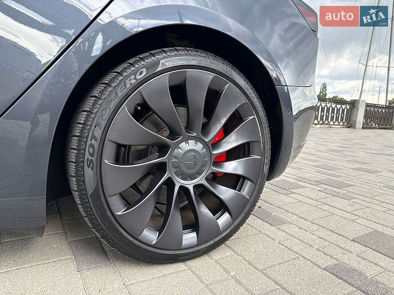 Седан Tesla Model 3 2021 в Дніпрі