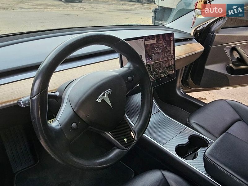 Седан Tesla Model 3 2019 в Ровно