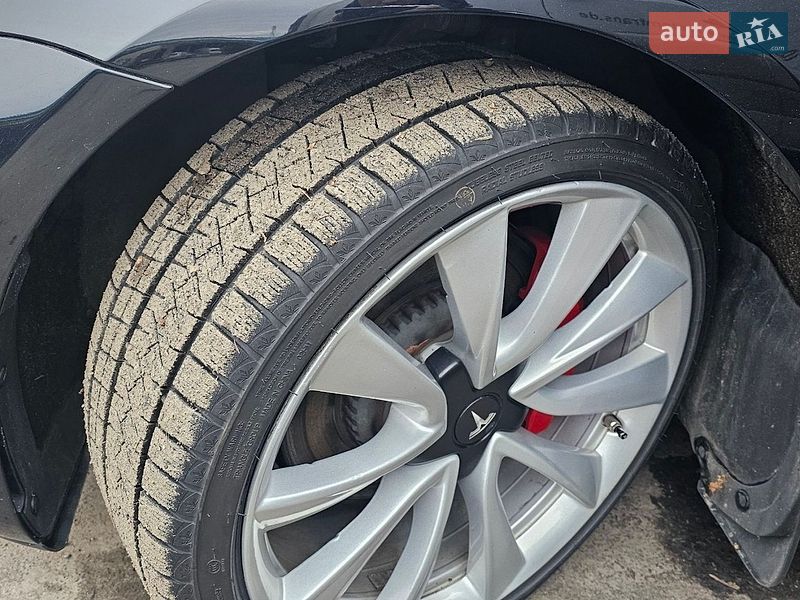 Седан Tesla Model 3 2019 в Ровно