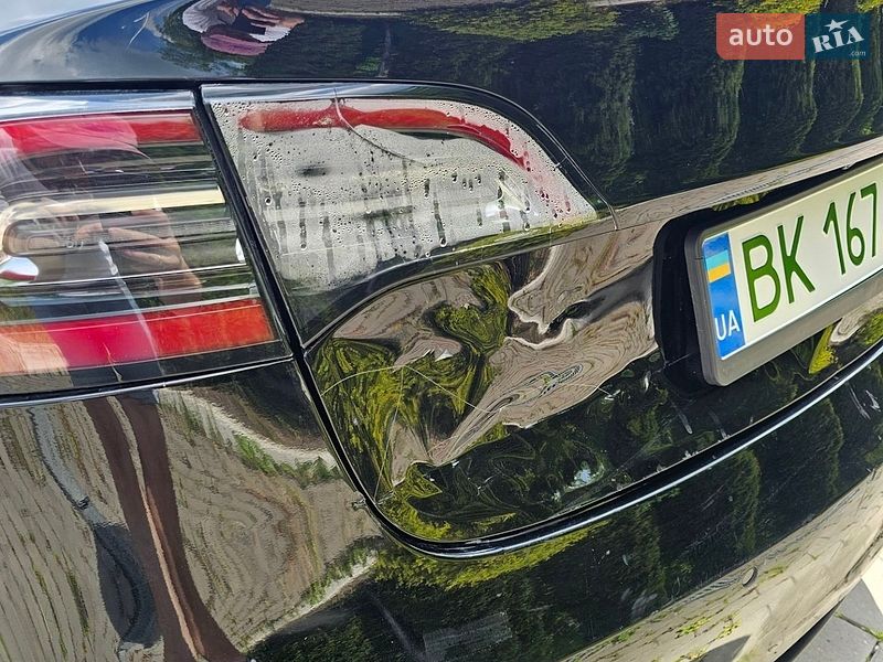 Седан Tesla Model 3 2018 в Ровно