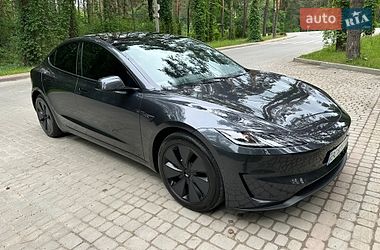 Седан Tesla Model 3 2025 в Львове
