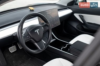 Седан Tesla Model 3 2018 в Львове