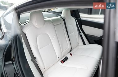 Седан Tesla Model 3 2018 в Львове