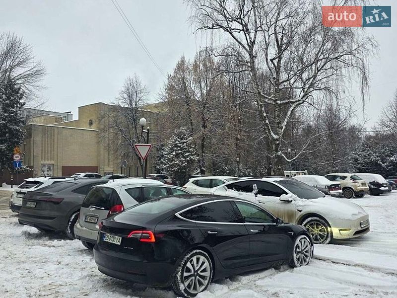 Седан Tesla Model 3 2018 в Львове
