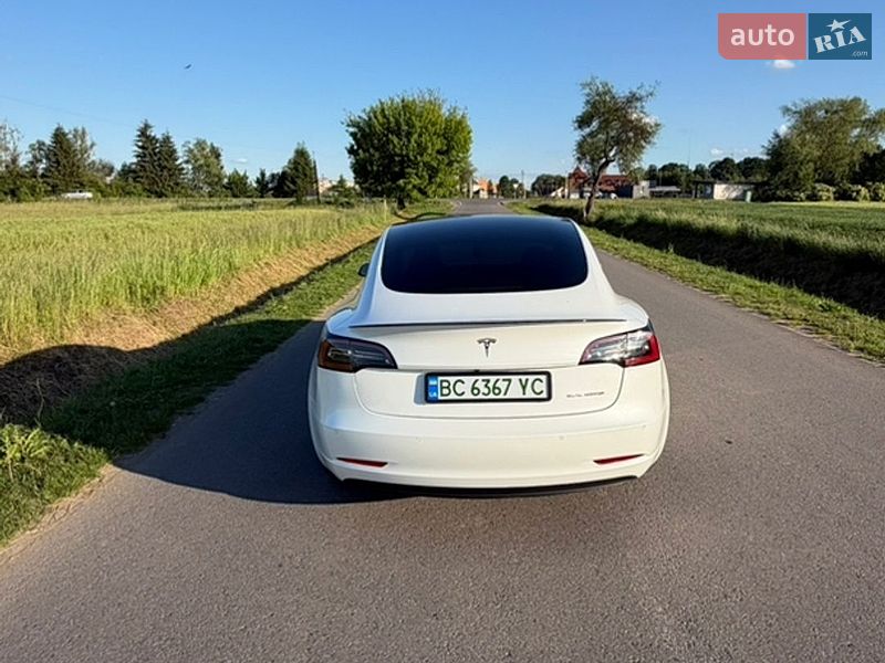 Седан Tesla Model 3 2021 в Самборе
