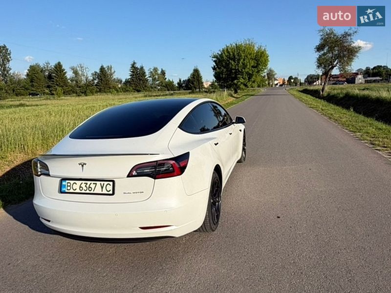 Седан Tesla Model 3 2021 в Самборе