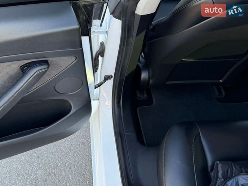 Седан Tesla Model 3 2021 в Самборе