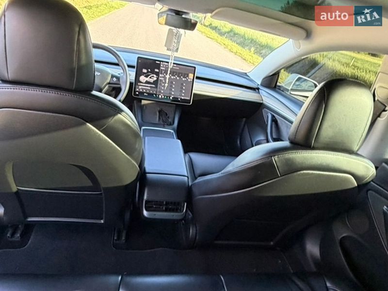 Седан Tesla Model 3 2021 в Самборе