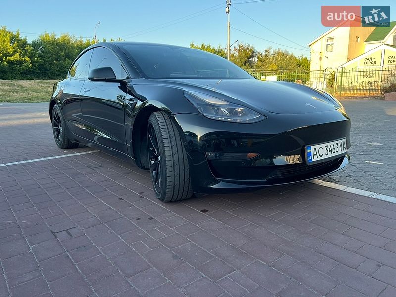 Седан Tesla Model 3 2021 в Луцке