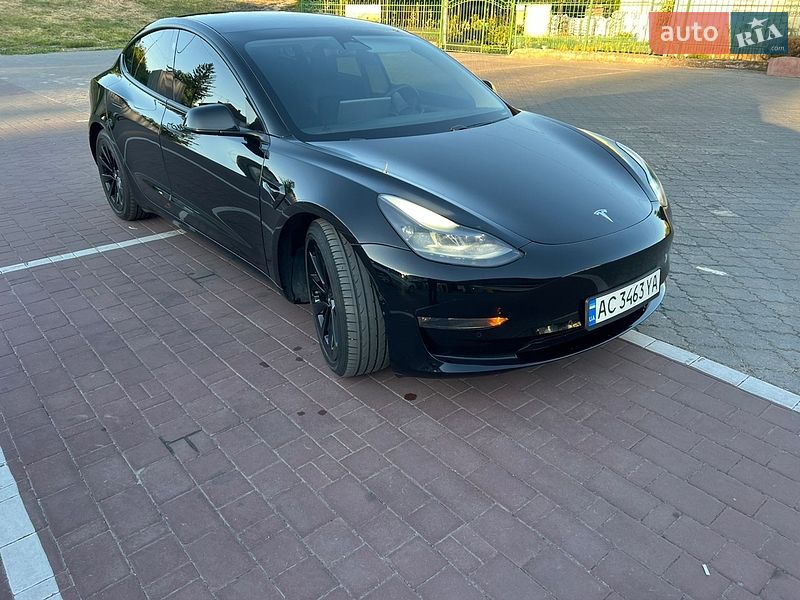 Седан Tesla Model 3 2021 в Луцке