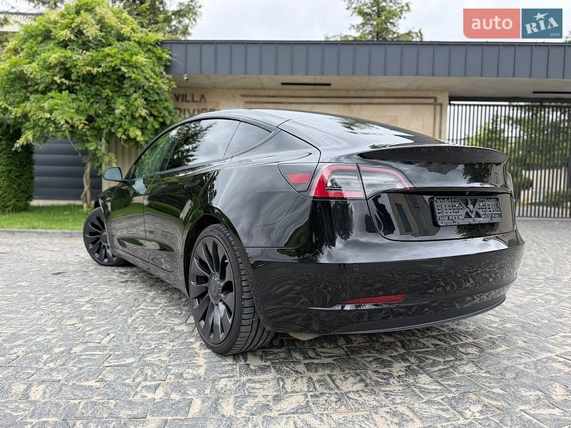 Седан Tesla Model 3 2022 в Львові