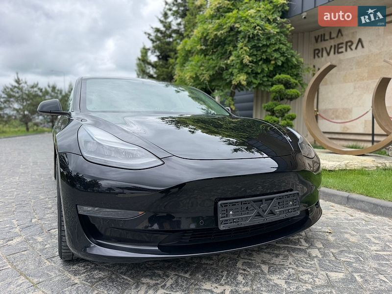 Седан Tesla Model 3 2022 в Львові