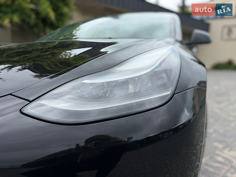 Седан Tesla Model 3 2022 в Львові