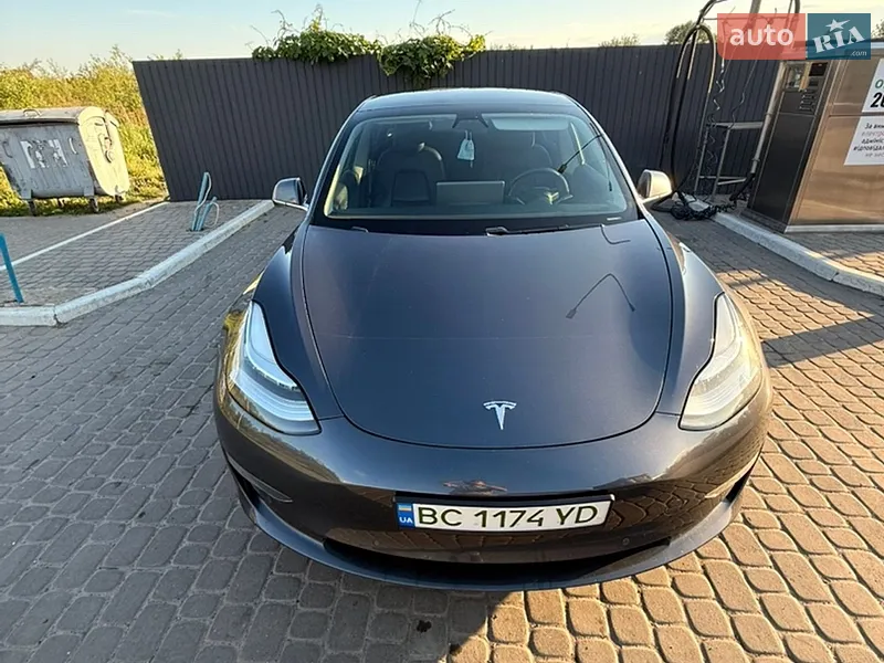 Tesla Model 3 2020