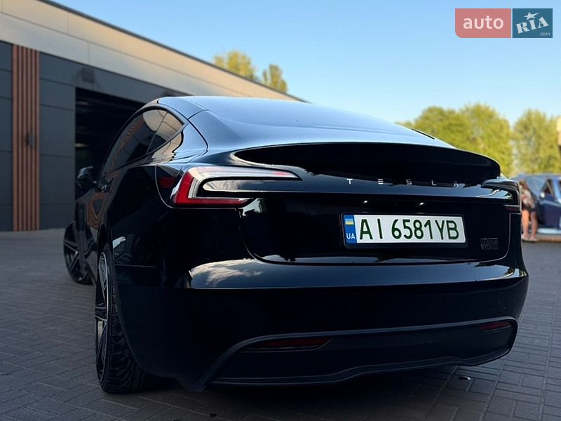Седан Tesla Model 3 2024 в Черкассах