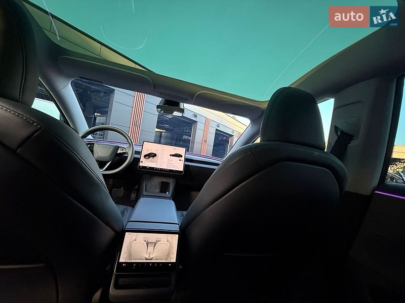 Седан Tesla Model 3 2024 в Черкассах
