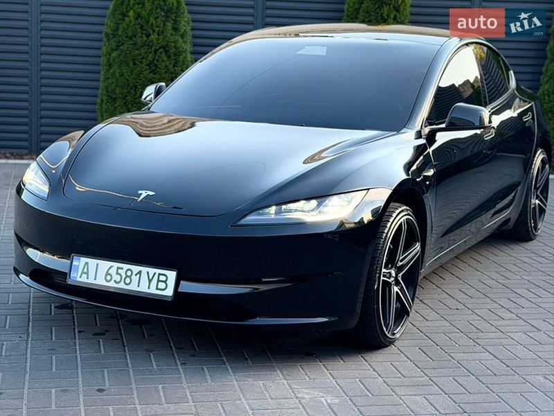 Седан Tesla Model 3 2024 в Черкассах