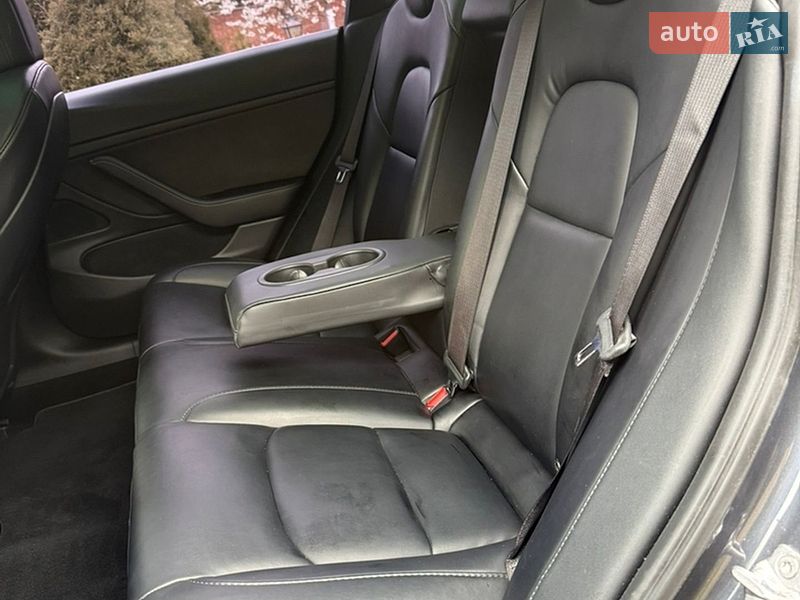 Седан Tesla Model 3 2021 в Луцьку