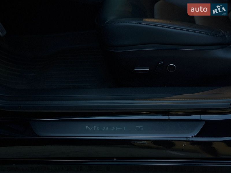 Седан Tesla Model 3 2022 в Тернополе