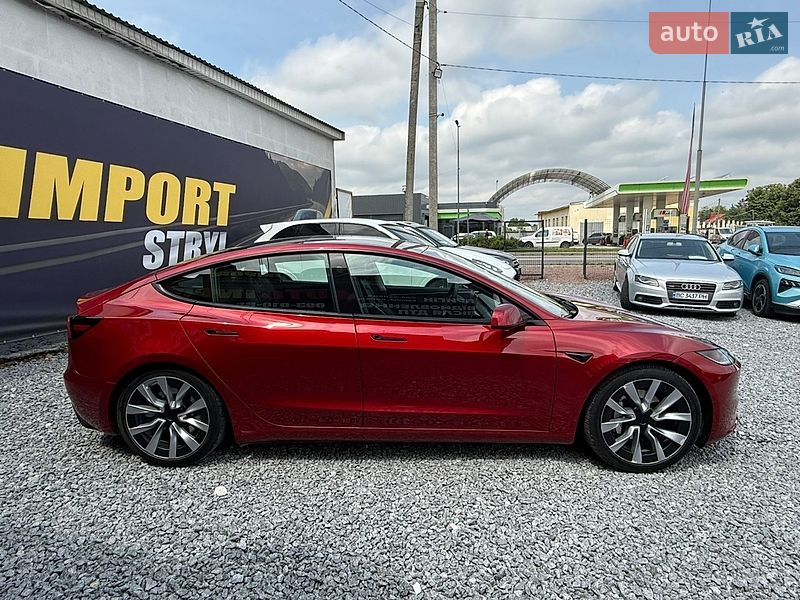 Седан Tesla Model 3 2024 в Стрию