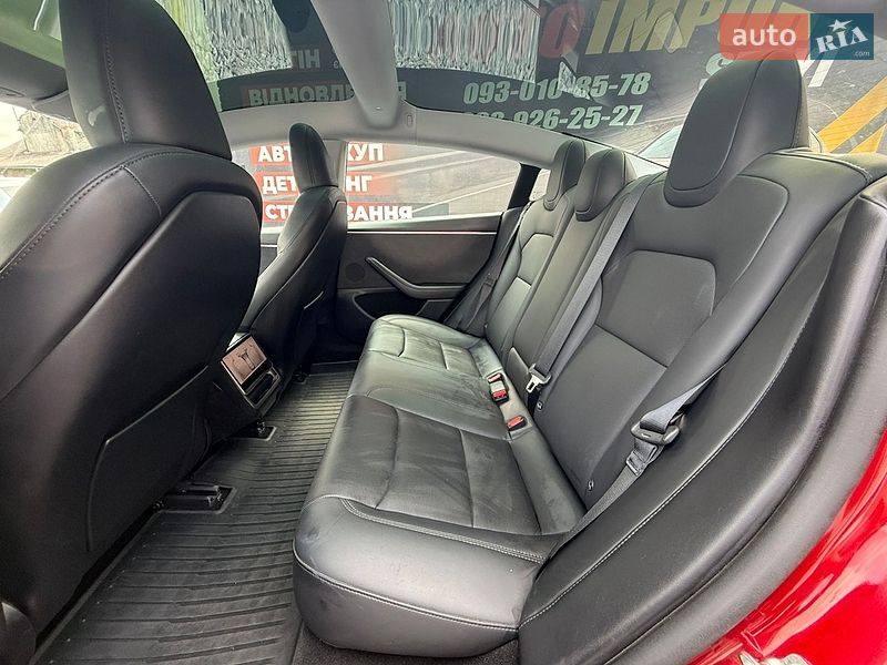 Седан Tesla Model 3 2024 в Стрию