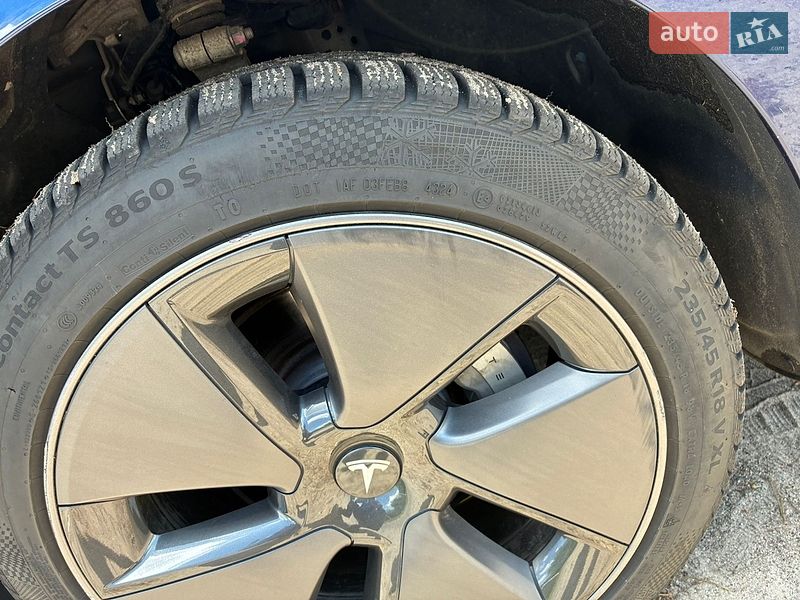 Седан Tesla Model 3 2020 в Киеве