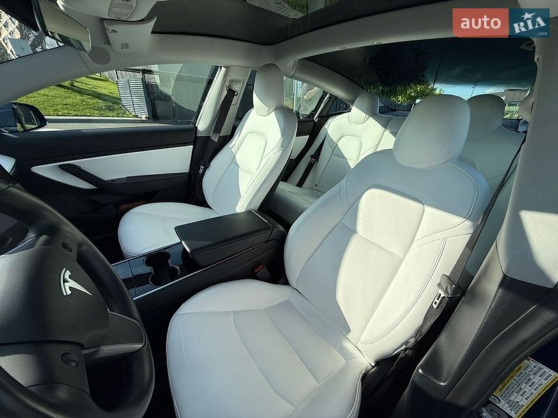 Седан Tesla Model 3 2019 в Одесі