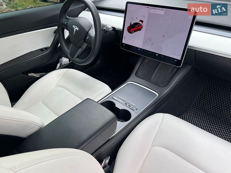Седан Tesla Model 3 2020 в Виннице