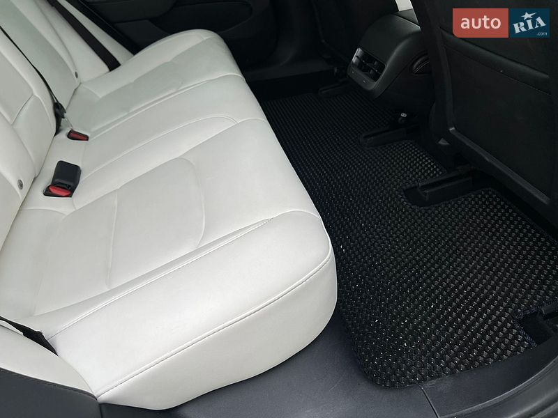 Седан Tesla Model 3 2020 в Виннице