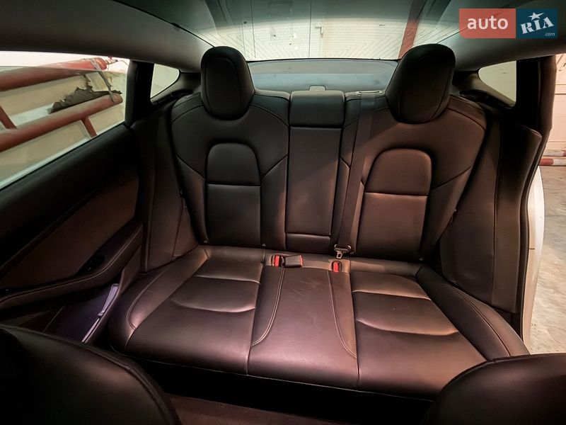 Седан Tesla Model 3 2019 в Луцке
