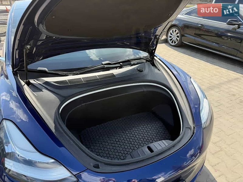Седан Tesla Model 3 2018 в Ірпені