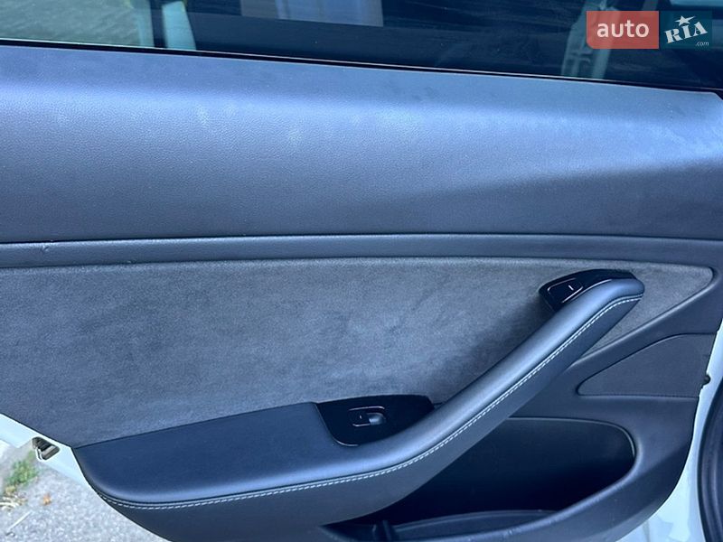 Седан Tesla Model 3 2019 в Одессе