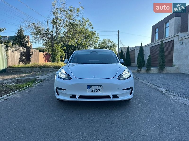 Седан Tesla Model 3 2019 в Одессе