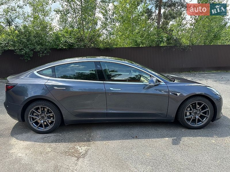 Седан Tesla Model 3 2019 в Киеве