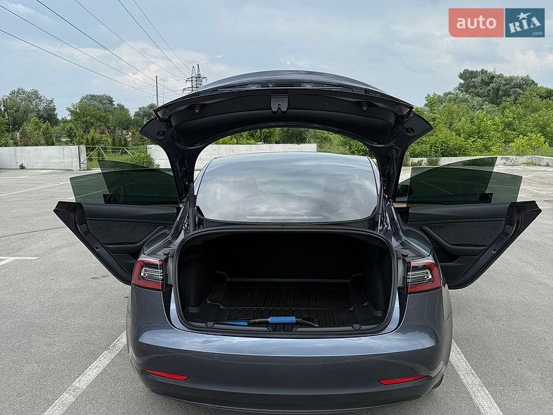 Седан Tesla Model 3 2021 в Ірпені