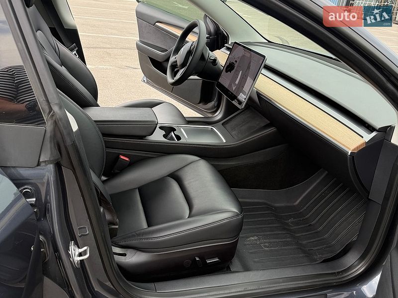 Седан Tesla Model 3 2021 в Ірпені
